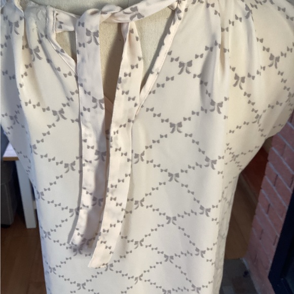 072 Lauren Conrad Flowy tie back muted bow top size S - Picture 2 of 3